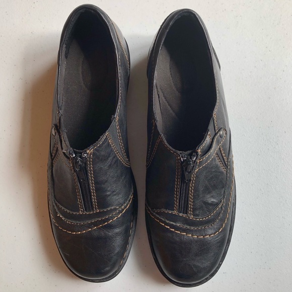 Clark’s Woman’s Black Leather Comfort Shoes Size 9M - Picture 3 of 8